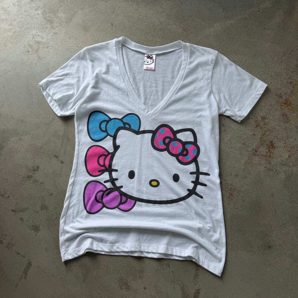Vintage Y2K Hello Kitty Sanrio Cute Retro V-Neck Graphic T-shirt Size Medium